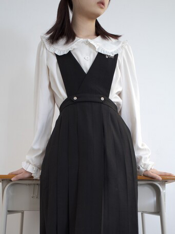 NB005 森萝财团 内部 005 性感黑丝学院风背带裙